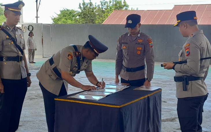 Kapolres Bitung AKBP Albert Zai, SIK.,MH Saat memimpin Sertijab