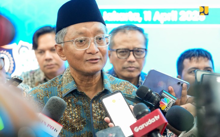 Menteri Pekerjaan Umum Dody Hanggodo didampingi Wakil Menteri PU Diana Kusumastuti dan para  Pejabat Tinggi Madya di lingkungan Kementerian PU berkesempatan melakukan Silaturahmi sekaligus Halal Bihalal bersama dengan para Wartawan Media Massa di Pendopo Kementerian PU, Jumat (11/4/2025)