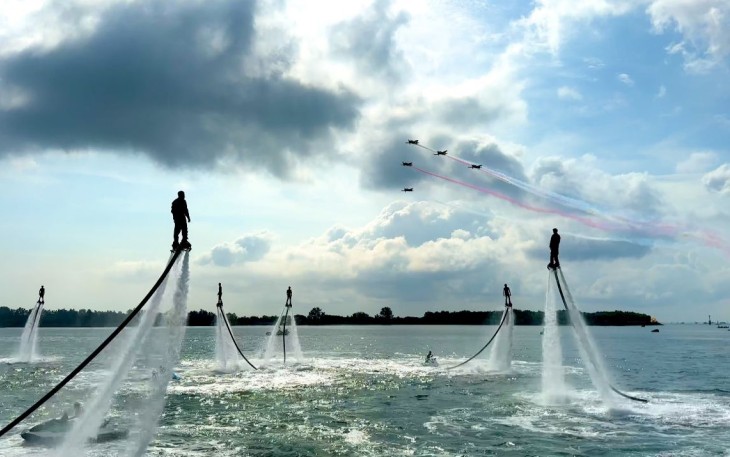 Aksi Memukai Rajawali Laut Flight