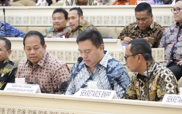 Sekjen Kemendagri Tomsi Tohir saat memaparkan fokus rencana kerja Kemendagri tahun 2026 dalam Rapat Dengar Pendapat (RDP) dengan Komisi II DPR RI.