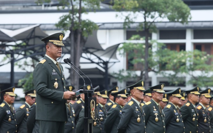Upacara tradisi yang dipimpin oleh Wakil Kepala Staf Angkatan Darat (Wakasad) Letjen TNI Tandyo Budi R., di Markas Besar Angkatan Darat (Mabesad), Jakarta, Rabu (9/4/2025)