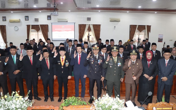 Komandan Kodim 0806/Trenggalek, Letkol Czi Yudo Aji Susanto, S.Sos., M.A., bersama jajaran Forkopimda Kabupaten Trenggalek, turut hadir dalam rapat paripurna DPRD Kabupaten Trenggalek, Kamis (6/3/2025)