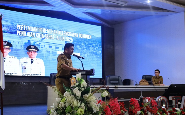 Wawali Randito Maringka saat memberikan arahannya pada pertemuan persiapan penilaian Kota Sehat