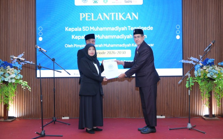 Caption : Pelantikan Kepala SD Muhammadiyah Tegalgede dan Kepala MI Muhammadiyah Karan oleh Ketua PDM Karanganyar, Muhammad Arif Babheir, di Rumah Dinas Wakil Bupati Karanganyar, Selasa (27/1/2026).