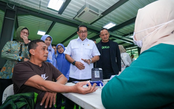 Menteri Ekonomi Kreatif, Teuku Riefky Harsya, menghadiri kegiatan satu tahun pelaksanaan program Cek Kesehatan Gratis (CKG) di Gojek Ops Office, Kemang, Jakarta, Rabu (11/2/2026).