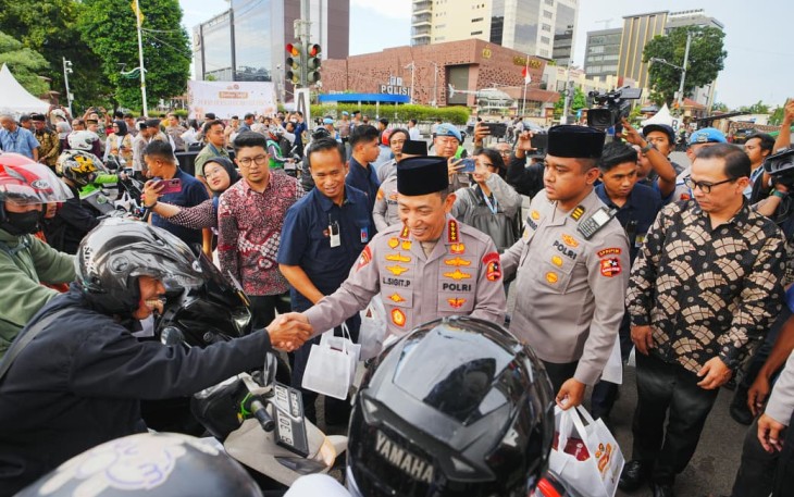 Kapolri saat Bagikan Takjil dan Buka Puasa Bersama Bareng Insan Pers