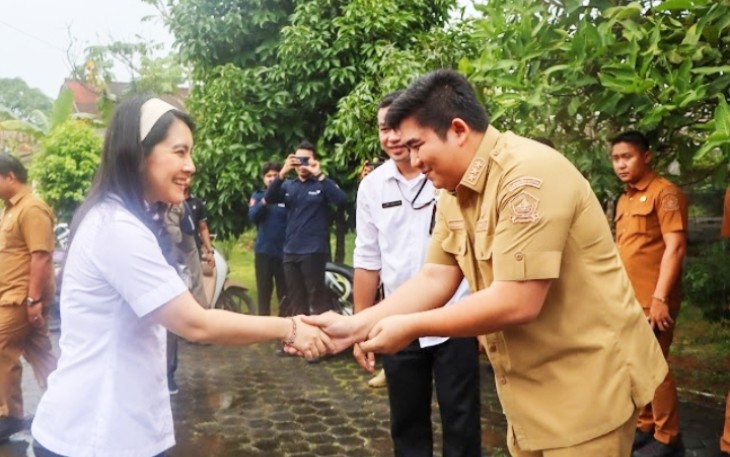 Bupati Bintan saat Sambut Kunjungan Wamen BKKBN