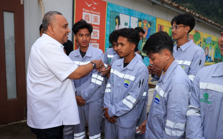Wamenaker Afriansyah saat melakukan kunjungan kerja ke PT Baoshuo Taman Industry Investment Group (BTIIG) di Morowali, Sulawesi Tengah, Selasa (23/6/2026).