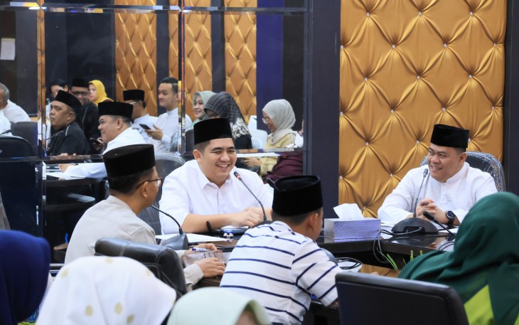 Bupati Bintan Roby Kurniawan saat Pimpin Rapat Staf Hari Terakhir Jelang Lebaran