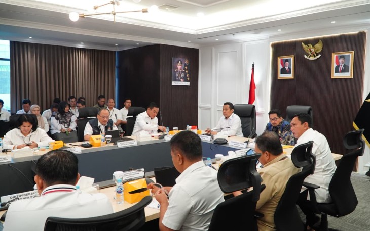 Kabareskrim Polri Komjen Pol Drs. Syahardiantono, M.Si selaku Ketua Pengarah Satgas Saber pimpin Rakor 