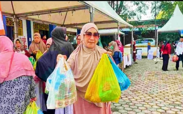 Pasar Murah Ramadan Disdagin Kota Tanjungpinang saat diserbu Ibu Rumah Tangga