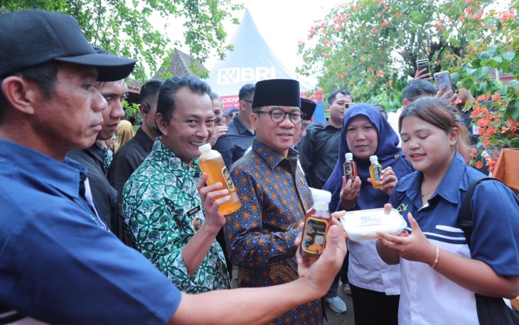 Menteri Desa dan Pembangunan Daerah Tertinggal (Mendes PDT) Yandri Susanto bersama Wakil Mendes PDT Ahmda Riza Patria menghadiri acara Ngopi Bareng  dengan para Kepala Desa di Desa Banyuanyar, Kecamatan Ngampel, Kabupaten Boyolali, Selasa (13/1/2026)