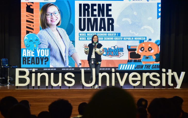 Wakil Menteri Ekonomi Kreatif, Irene Umar, menyampaikan sambutan pada Opening Ceremony Garena Game Jam 3 di BINUS University, Jakarta, Minggu (8/2/2026).