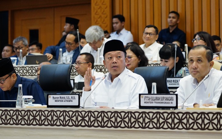 Menteri Nusron dalam Rapat Kerja (Raker) bersama Tim Panitia Khusus (Pansus) DPR RI dalam rangka penyelesaian konflik agraria yang digelar di Ruang Rapat Komisi V DPR RI, Jakarta, Rabu (21/01/2026)