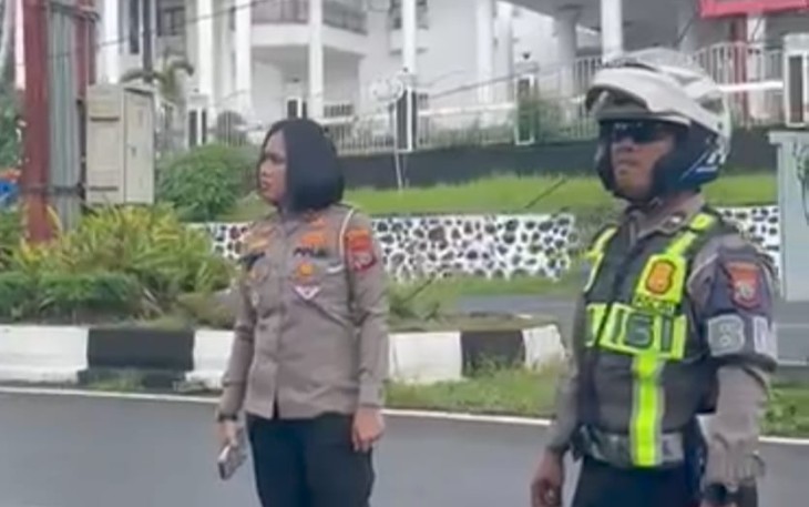 Kasat Lantas Polres Bitung saat memimpin kegiatan Patroli Subuh di hari pertama puasa