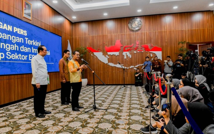 Menteri ESDM, Bahlil Lahadalia saat meberikan keterangan pers usai memimpin Sidang Anggota DEN ke-1 Tahun 2026.