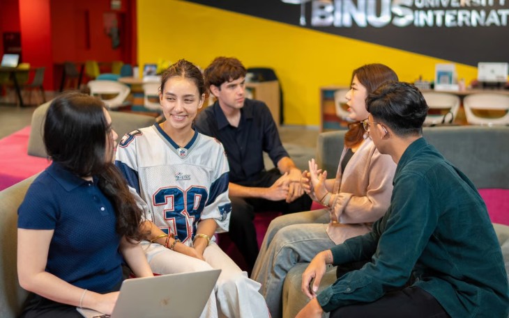 Belajar AI dan Cloud Sambil Raih Double Degree: Ini yang Bikin Computer Science BINUS International Unggul!
