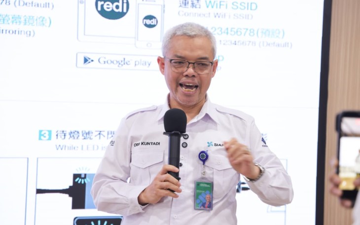 Sekretaris Jenderal (Sekjen) Kemnaker, Cris Kuntadi saat meninjau pelaksanaan Walk-In Interview di Gedung Pusat Pasar Kerja, Jakarta, Rabu (4/3/2026).