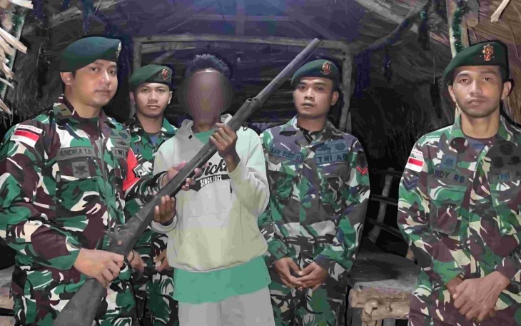 Warga menyerahkan suka rela senpi di perbatasan 