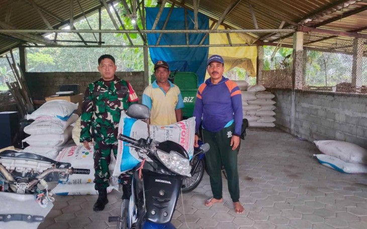 Pengawalan distribusi pupuk petani desa binaan 
