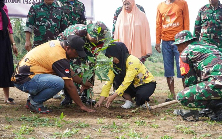 Tanam pohon di lokasi TMMD 