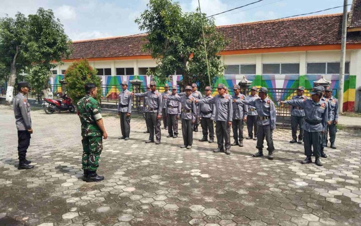 Pelatihan anggota linmas wilayah desa binaan 