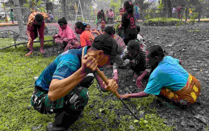 Kerja bakti di lingkungan sarana ibadah 