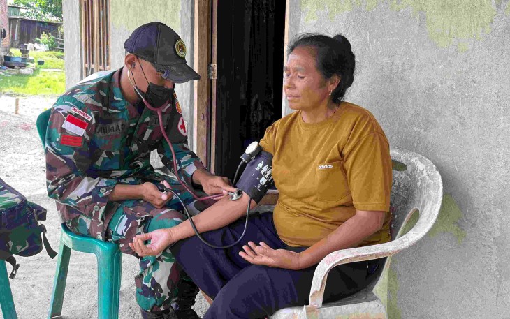 Pelayanan kesehatan satgas Yonarmed 12 Kostrad 