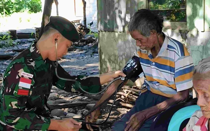 Pelayanan kesehatan satgas Yonarmed 12 Kostrad 