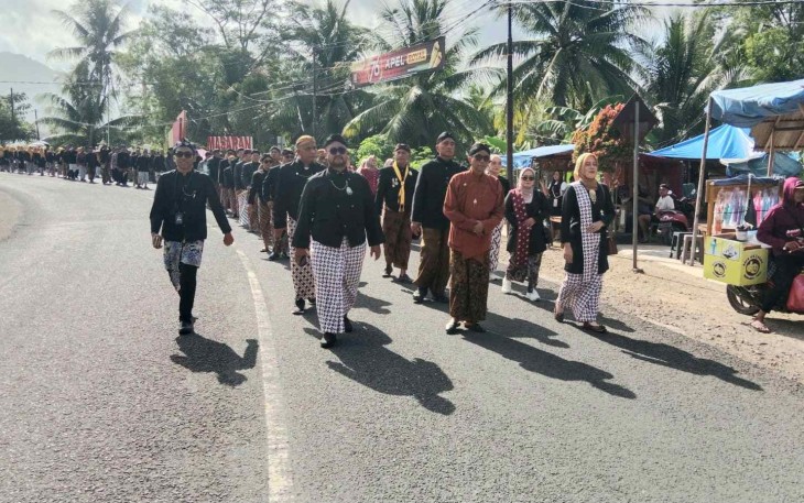 Tradisi Longkangan Teluk Sumbreng ke-177 di Trenggalek