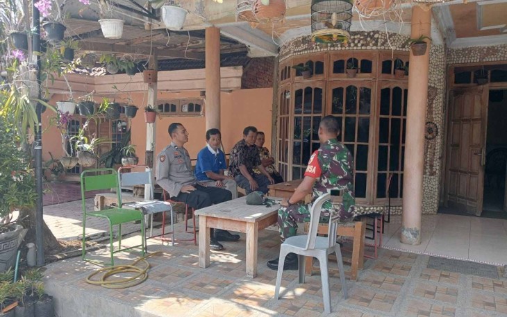Komsos bersama warga desa binaan
