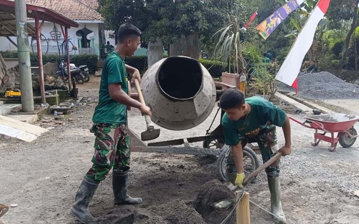 Adonan rabat beton menggunakan molen