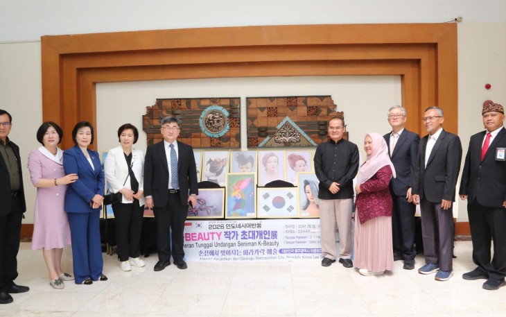 Foto bersama usai  Seminar Internasional bertema “The Integration of Artificial Intelligence (AI) in TVET and Future Strategies”.