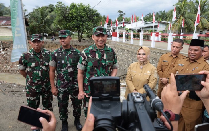 Pangdam I/BB Tinjau Jembatan Aramco yang  selesai Dibangun di Desa Sei Litur Kab Langkat