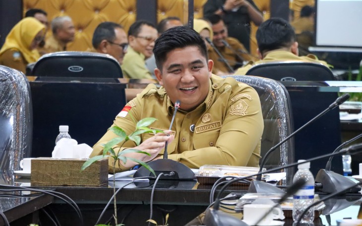 Bupati Bintan Roby Kurniawan SPWK Pimpin Rapat Staf