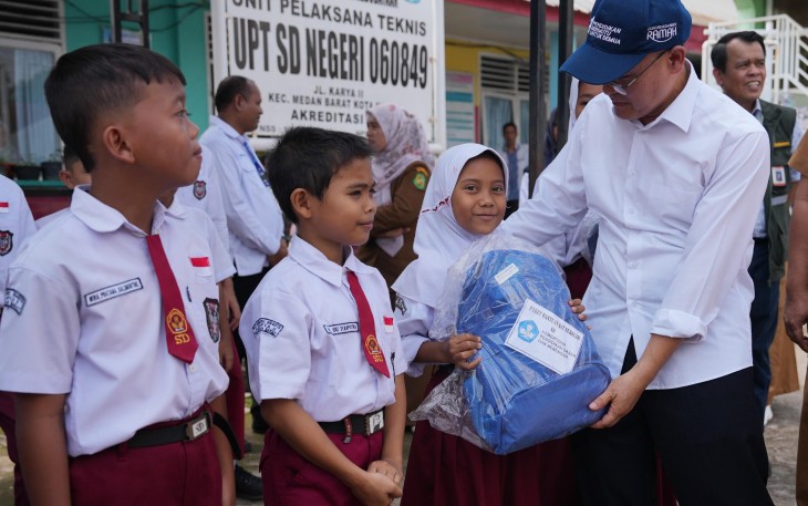 Menteri Pendidikan Dasar dan Menengah Abdul Mu’ti, Kunjungi Sekolah Terdampak Bencana di Medan