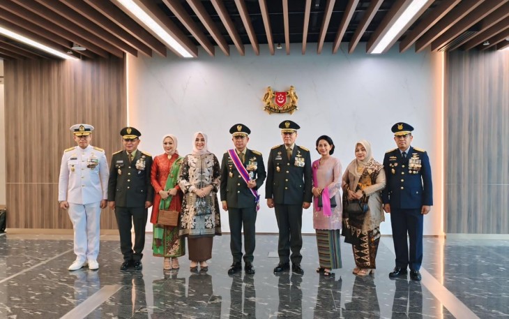 Panglima TNI Jenderal TNI Agus Subiyanto melaksanakan rangkaian Courtesy  Call (CC) secara berturut-turut dengan Perdana Menteri Singapura Y.M. Lawrence Wong, Menteri Pertahanan Singapura Chang Chun Sing, serta Panglima Angkatan Bersenjata Singapura (Chief of Defence Force/SAF) Admiral Aaron Beng, Singapura, Rabu (7/01/2026)