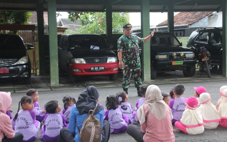 Wawasan kebangsaan sejak dini generasi penerus di Makodim Trenggalek, Kamis (15/1)