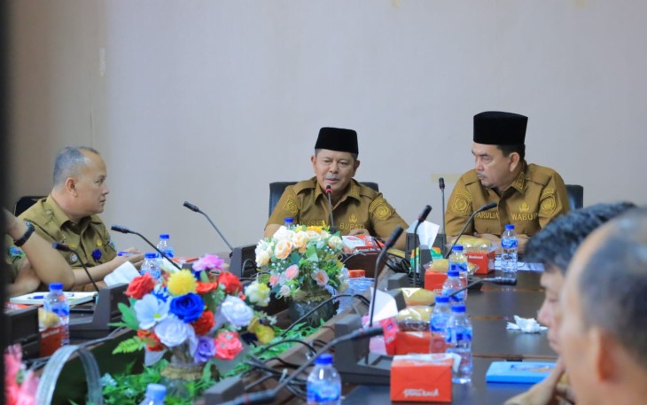 Bupati Welly juga meminta jajarannya untuk memfasilitasi kebutuhan administrasi dan teknis yang bersentuhan langsung dengan Pemkab Pasaman