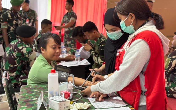 Persit KCK Cabang XXXV Kodim 1710/Mimika Gelar Donor Darah Peringati HUT ke-80