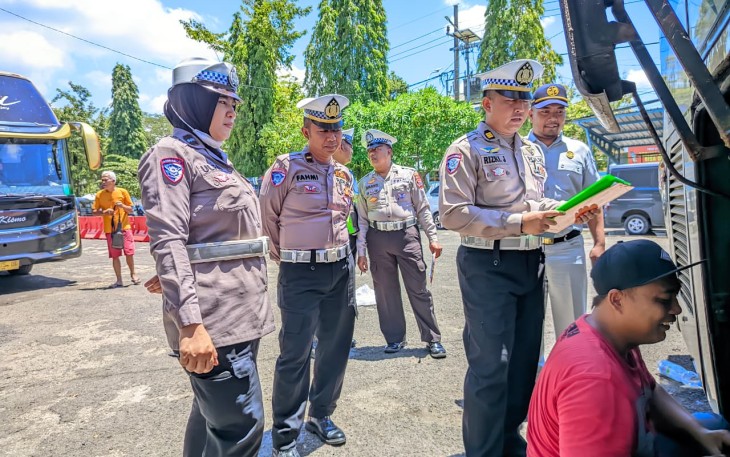 Operasi Keselamatan Semeru 2026 Ditlantas Polda Jatim Gelar Ramp Chek Angkutan Umum