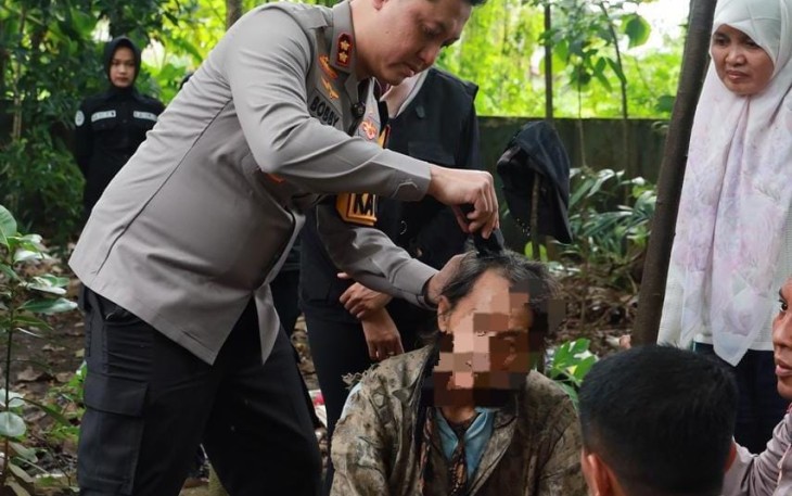 Polres Jember Evakuasi Kakek Tuna Wisma dari Hutan Jubung