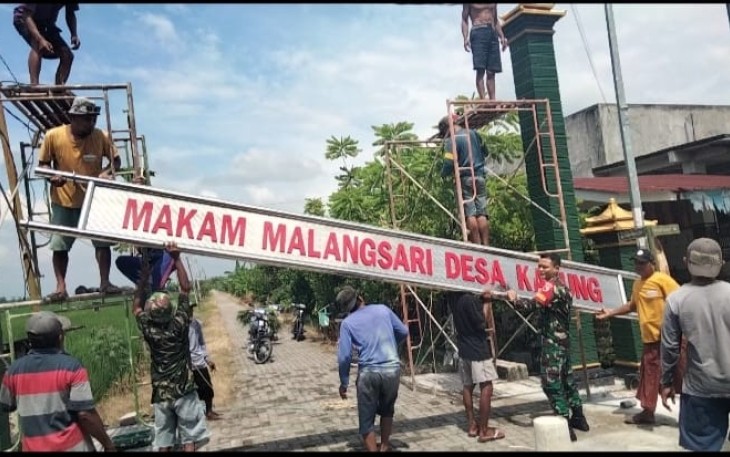 Bangun gapura TPU di wilayah desa binaan 