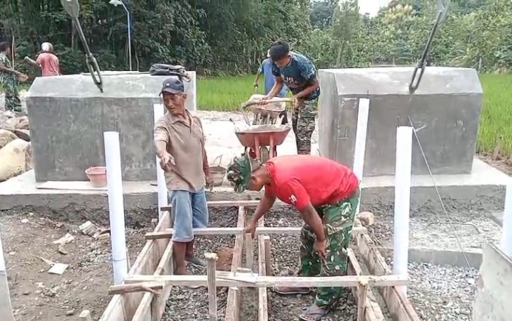 Pembangunan jembatan perintis di wilayah Ngawi 
