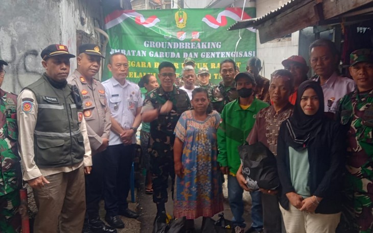 Foto bersama Dandim 0503/JB Kolonel Kav Sigit Dharma Wiryawan Groundbreaking Jembatan Garuda dan Gentengisasi RTLH 