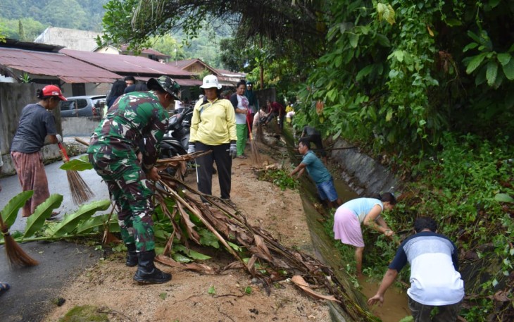 Gotong royong massal 