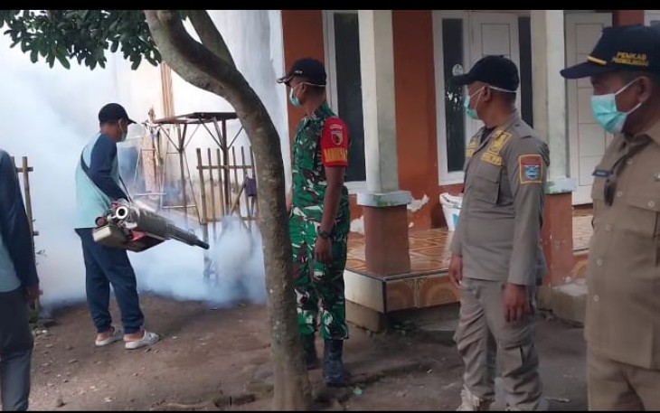 Fogging lingkungan warga dusun Rowo