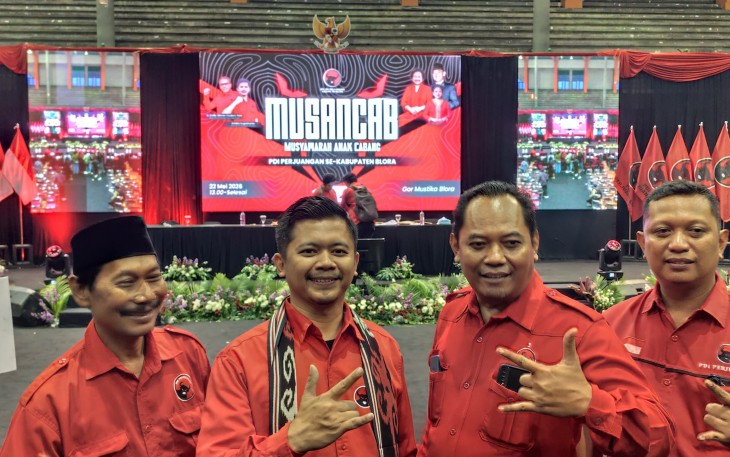 Ketua DPC PDI Perjuangan Blora Andita Nugrahanto ( kedua dari kiri) dalam acara Musancab di GOR Mustika Blora,  Jumat (22/5/2026)
