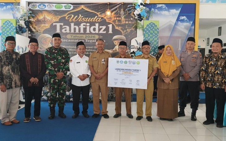 Danramil 0801/04 Tegalombo yang di wakili Pelda Mujiono menyaksikan wisuda tahfidz 1 Tegalombo bertempat di Pendopo Kecamatan Tegalombo, Kabupaten Pacitan, Senin (25/5/2026)