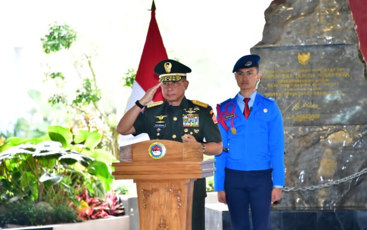 Panglima TNI Jendral TNI Agus Subiyanto memimpin Upacara Prasetia Alumni SMA Taruna Nusantara Angkatan ke-34 di Magelang, Jawa Tengah, Sabtu (30/05/2026)